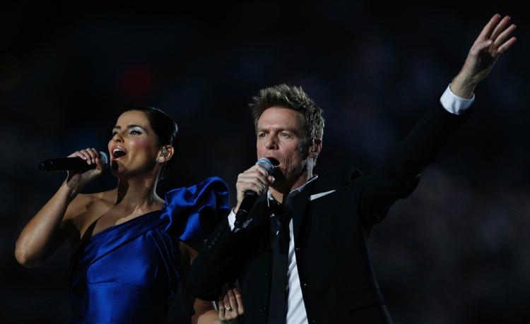 Den musikalske side af underholdningen stod Nelly Furtado og Bryan Adams for. 