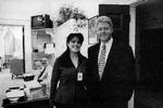 cigarfar. Præsident Bill Clinton and Monica Lewinsky på et officielt foto fra 1995. Siden rodede Clinton sig som bekendt ud i lange bortforklaringer af, hvad det var for et forhold, de to havde.