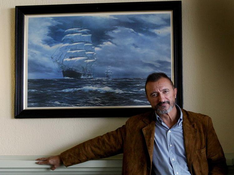 Krigsjournalist. Den spanske journalist Arturo Pérez-Reverte debuterede helt tilbage i 1986, som 25-årig og stadig aktiv krigskorrespondent for spanske medier. Pressefoto: Julio González 
