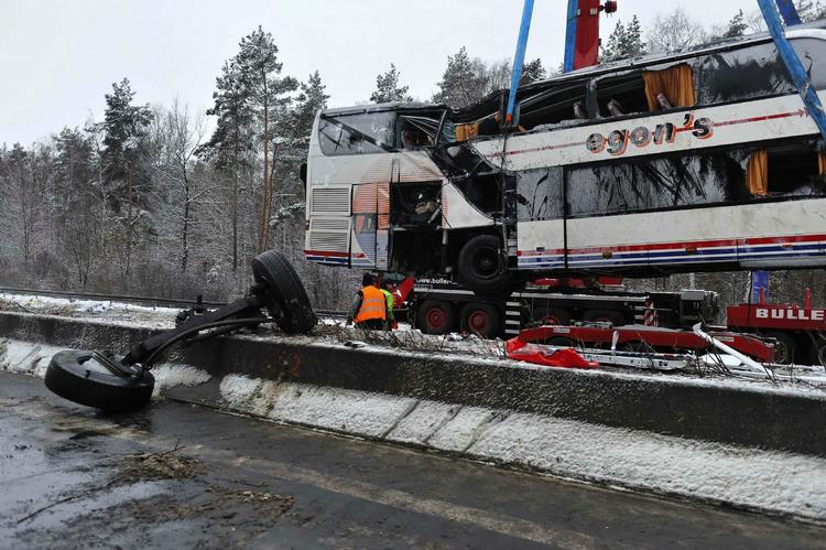 Ulykke. En ulykke med en dansk skibus gik hårdt udover børnene i bussen. 19 børn er kvæstede. 