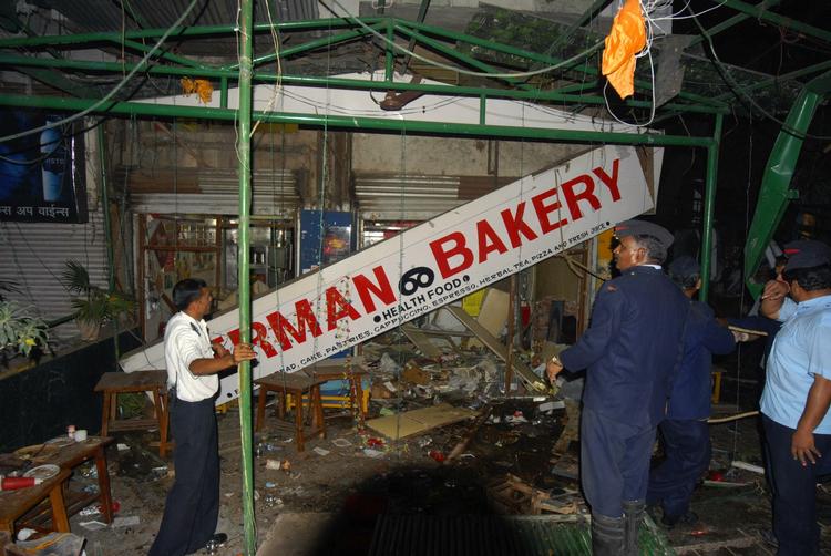 Bombeeksplosion. The German Bakery er et populært bageri for turister og udlændinge. 