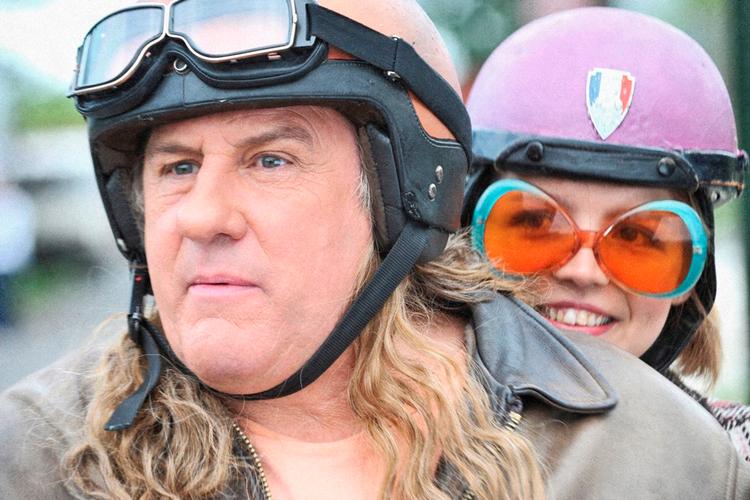 Gérard Depardieu forrest i  Benoît Delépine og Gustave de Kerverns 'Mammuth', Frankrig. 