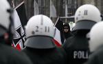 Nynazisterne var samlet for at markere årsdagen for de allierede bombetogter under Anden Verdenskrig. 