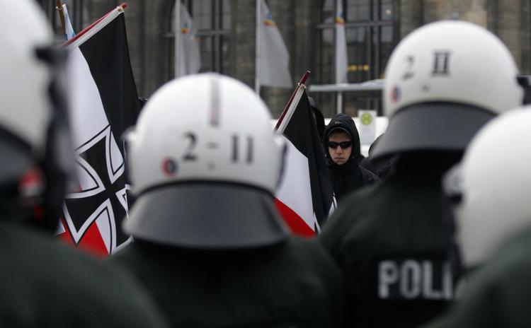 Nynazisterne var samlet for at markere årsdagen for de allierede bombetogter under Anden Verdenskrig. 