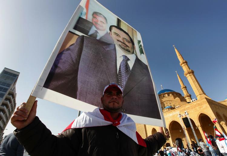 Hairir. En demonstration med tusindvis af mennesker er på gaden for Rafiq Hariri i Beirut. 