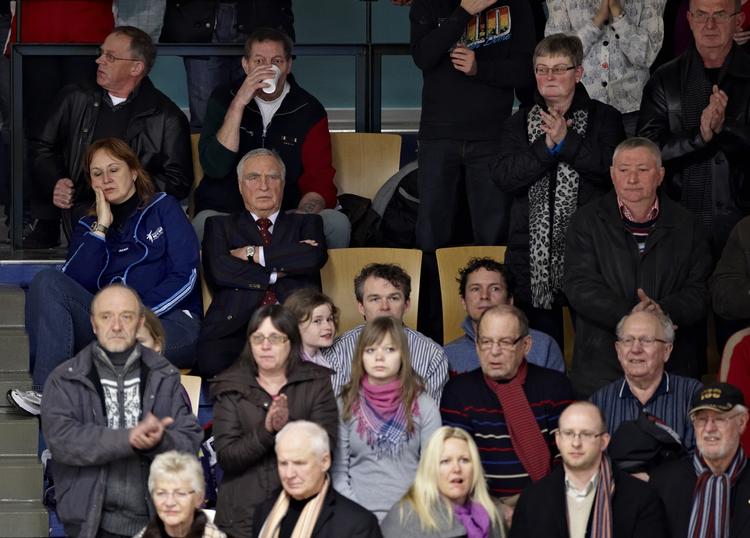 sur. Find Gunnar Prokop! Den østrigske træner sender en bandbulle mod danske tilskuere efter kampen i går mellem Viborg og Hypo. 