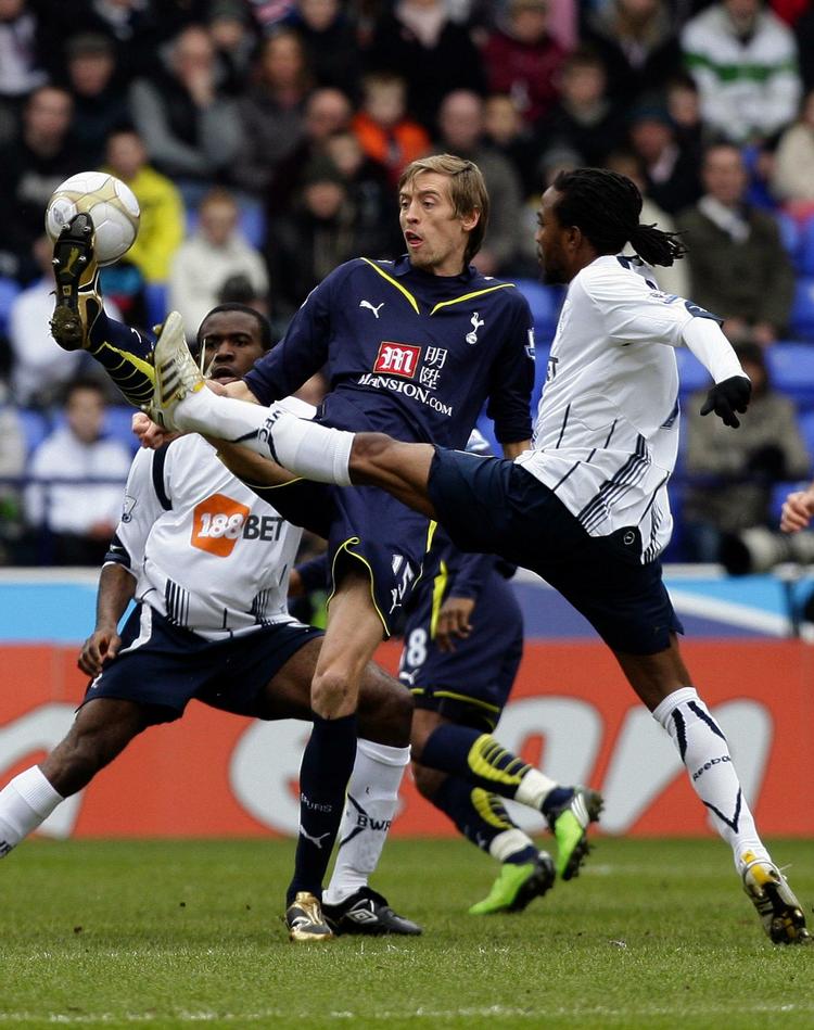 tårnet. Peter Crouch (midt) var i midtpunkt for meget opspil fra Tottenhams bagerste linje i FA cup kampen mod Bolton. 