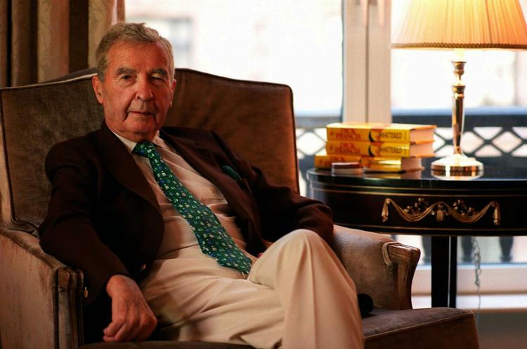 Dick Francis var en uhyre produktiv romanforfatter med over 40 titler bag sig. 