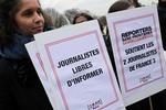Kolleger til de to kidnappede journalister viser deres støtte. 