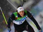 Sludsejr. Franske Vincent Jay vandt guldet på skiskytternes sprint. Blandt andet takket være voldsomt nedbør. 