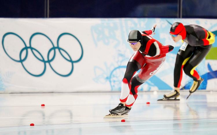 medaljeduel. Sølv- og bronzevinderen løb mod hinanden, da Kristina Groves og Stephnie Beckert blev henholdsvis toer og treer i 3.000 meter hurtigløb. 