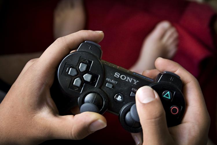 FERIE. Der er godt gang i joystickene hjemme i stuerne her i vinterferien.Arkivfoto 
