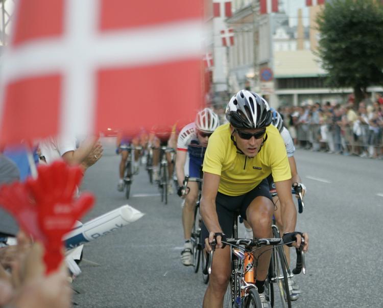 hjemmebane. VM i Danmark er et interessant emne for Michael Rasmussen, der fik stor opbakning ved et gadeløb i Charlottenlund kort efter sin udelukkelse fra Tour de France. Arkivfoto 
