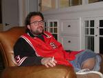 Rasende. Kevin Smith er rasende på Southwest Airlines, efter at selskabet smed ham af et fly med henvisning til hans kropsbygning. 