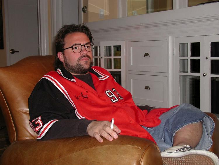Rasende. Kevin Smith er rasende på Southwest Airlines, efter at selskabet smed ham af et fly med henvisning til hans kropsbygning. 