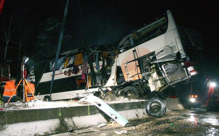 Tragedie. Tre er omkommet, og 13 mennesker er kommet til skade. 