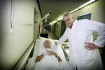 Behandling. Hvis ældre har brug for lægehjælp, bliver de typisk indlagt på offentlige hospitaler - her et arkivbillede fra Roskilde Sygehus. 