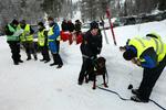 eftersøgning. Redningsfolk gør klar til eftersøgningen af de to danske piger, der forsvandt på en skitur i Norge. Pigerne blev senere fundet i god behold. 