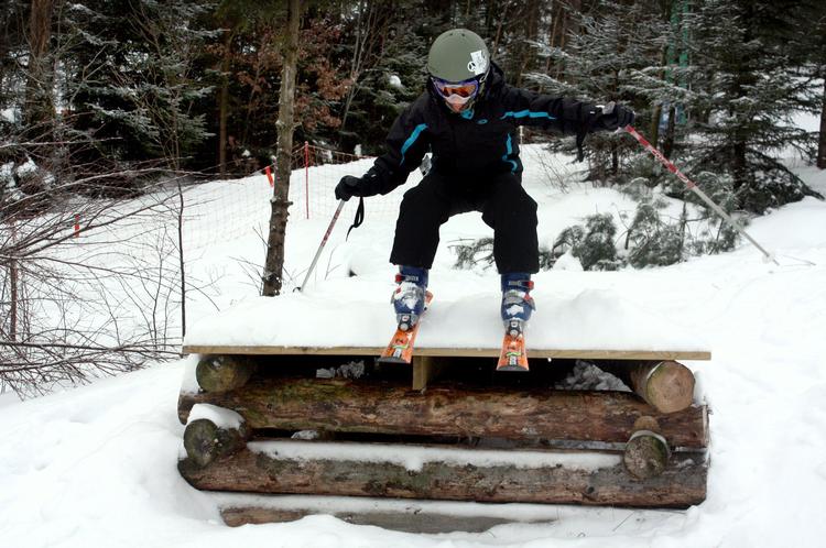 SKOVLØB. For børnene er der masser af skæg i at løbe ind i skoven i udkanten af pisten. 