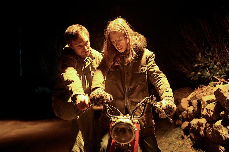 Uro. Fenar Ahmads 'Megaheavy'  fortæller om rødhårede Jolly (Eva Thompson), hvis hverdag handler om  heavy metal, kæresten og veninderne. Indtil naboens sønd dukker op med  sin knallert. Foto: Fenar Ahmad 