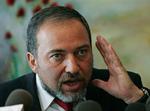 Den israelske udenrigsminister Avigdor Lieberman peger på, at det kan være andre lande eller andre efterretningstjenester, der står bag drabet på Hamas-leder Mahmoud al-Mabhouh i Dubai. 