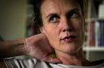 Begrænset. Lise Rønnebæk er bedst kendt som illustrator, men fik i 2001 BogForums debutantpris for romanen 'I virkeligheden hedder jeg Nielsen'. 