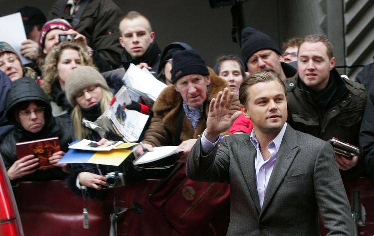 dicaprio. Leonardo DiCaprio er en af de få megastjerner, der er dukket op i Berlin. »Berlinalen krymper som isen omkring polerne«, hulker Berliner Zeitung. 