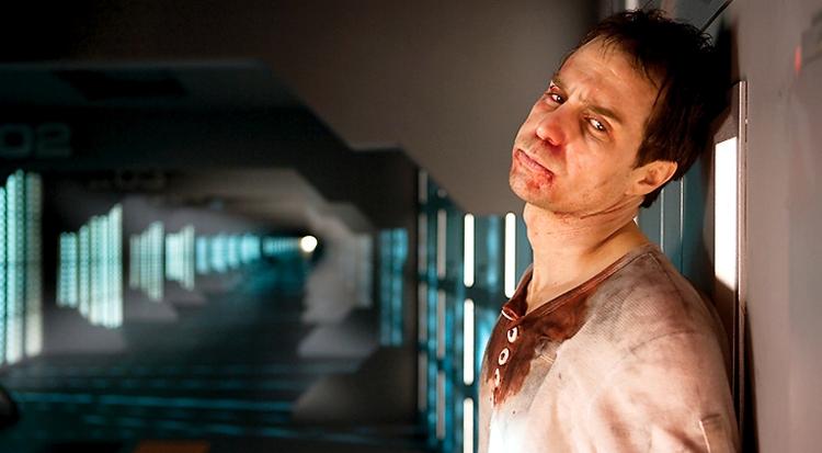 Enkel poesi. På trods af et beskedent budget på bare 5 mio. dollar har debut- instruktøren Duncan Jones skabt et originalt univers omkring måne- basen Sarang.  Foto: Cinemateket 