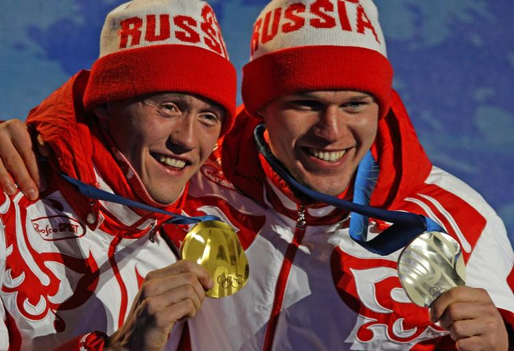 To.  Nikita Kriukov og Alexander Panzhinskijs gjorde noget for den russiske medaljestatistik i  onsdagens langrendsspring. 