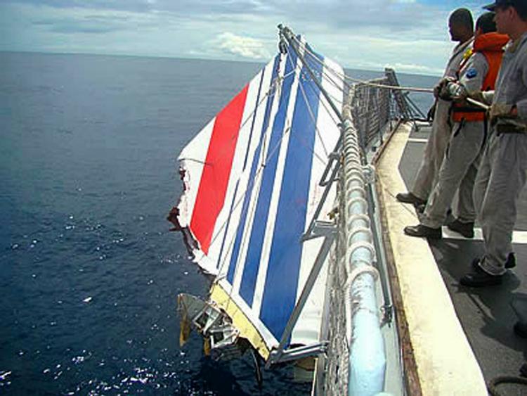 Debris from Air France Flight 447 that crashed into the Atlantic on June 1, 2009. A Norwegian company has now been tasked to find the aircraft itself and its black boxes. Archive. 