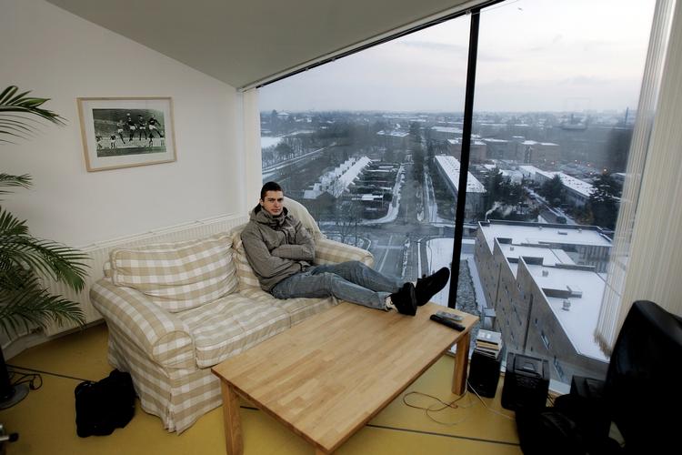 Flot og nyt ser det ud, det gamle vandtårn, men de studerende kan ikke holde varmen. Også mange ældre boliger er umulige at få varmet op. 