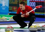 sejr. Ulrik Schmidt råber instruktioner til holdkammeraterne i den meget tætte curlingkamp mod USA, der endte med dansk sejr. 