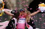 SMASK. Cykelrytterne får ikke fornøjelsen af mandelige kys, når Giro d'Italia begynder i Amsterdam. 