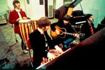 Legender. Abbey Road Studios' mest berømte brugere er utvivlsomt The  Beatles, som indspillede hovedparten af produktionen i studierne og som bekendt navngav et album efter stedet. Her ses de fire i studiet ca. 1968. Foto: Polfoto 