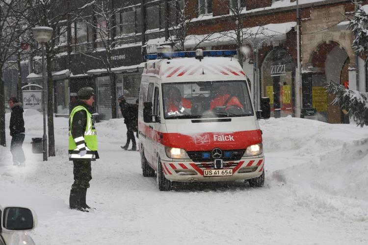 Akut. Fire personer måtte på hospitalet efter markiseulykken i Hjørring. 