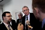 Forhandlinger. Thorkild E. Jensen og Hans Skov Christensen har snakket med hinanden og pressen en stribe gange den seneste uges tid - her ved forhandlinger i sidste weekend. 