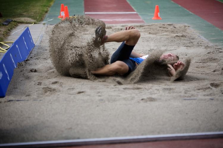 nærmere. En tur til VM i Dubai kræver et længdespring på 8,10 meter af Morten Jensen. Arkivfoto. 