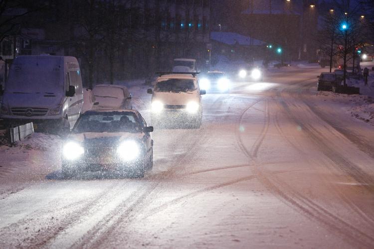 Morgentrafik. På Frederikssundsvej i København glider trafikken rimeligt her til morgen, men der er lange bilkøer på indfaldsvejene til de store byer i Danmark. 