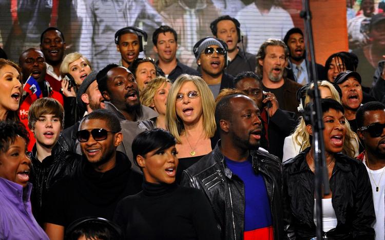 Støttesang. Blandt de medvirkende i genindspilningen af 'We Are The World' er Barbra Streisand, Celine Dion og Toni Braxton. 