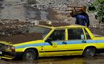 Mudderskred. Dødstallet i Madeira er forløbigt på 42. 