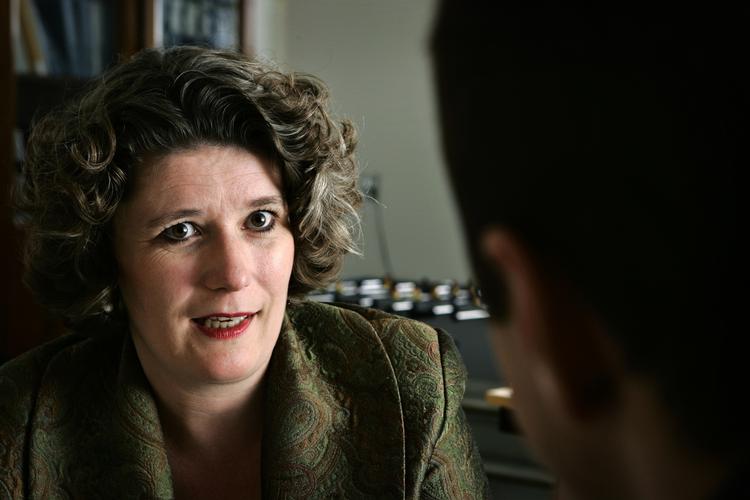 MODSÆTNING. Gitte Lillelund Bech (V) betegnes som en meget åben personlighed. Nu indtager hun det måske mest lukkede ministerium. 