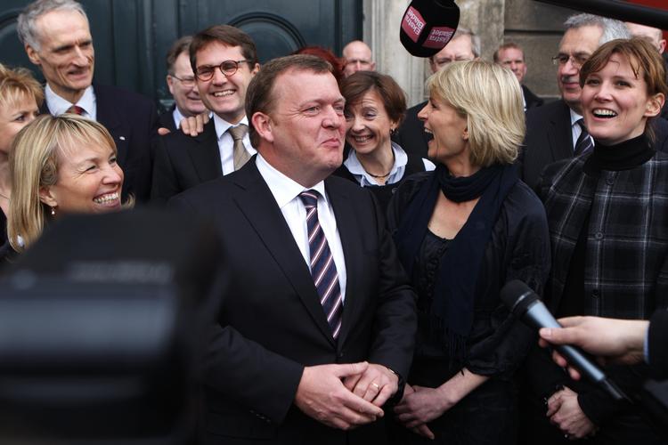 Fornyelse. Statsminister Lars Løkke Rasmussen har sat sit eget regeringshold - og samtidig kan regeringen lægge en række dårlige sager døde. 