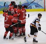 videre. Med syv forskellige målscorere vandt Canada en sikker sejr over Tyskland. 