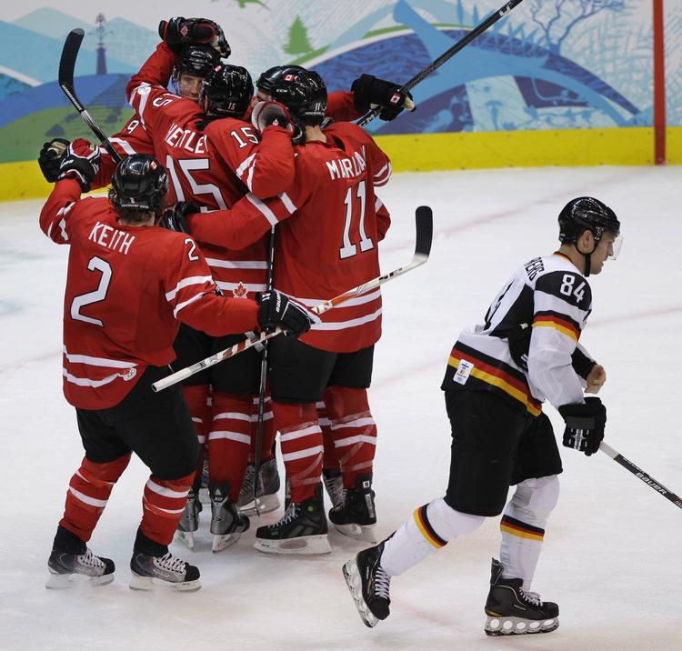 videre. Med syv forskellige målscorere vandt Canada en sikker sejr over Tyskland. 