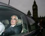 møgfald. Den britiske finansminister Alistair Darling bekræfter i et nyt interview, at der faldt brænde ned i Downing Street 10, da han i 2008 advarede om, at finanskrisen kunne blive den værste i 60 år. 