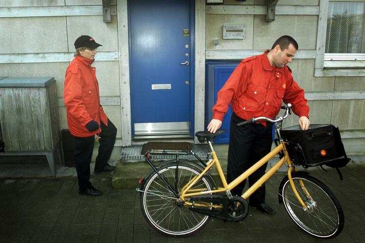 nedskæringer. Post Norden vil fjerne 2.000 stillinger i postvæsnet i Danmark og Sverige. 