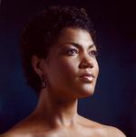 Bag de poetiske nattesange, der udgør Measha Brueggergosmans anden solo-cd, gemmer sig en virkelig powersopran. Foto: Fra cd'en 
