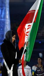 Historie. Iran sender den første iranske kvindelige skiløber til vinter-OL. Her er hun fotograferet ved legenes åbning. 