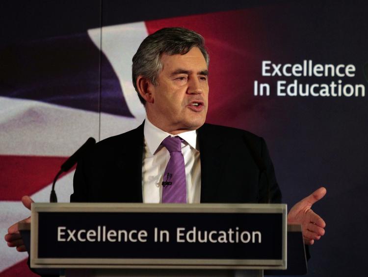 Gordon Brown har travlt med at mane rygter om hans iltre temperament i jorden. 