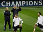 problemer. Er der én, der vil spille venstre back? Carlo Ancelotti mangler i hvert fald sine førstevalg i aften mod Inter. 